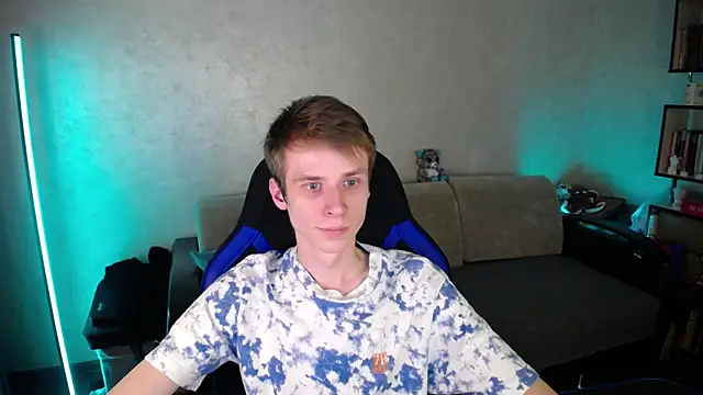 yes cute boy  online show from July 9, 1:59 pm