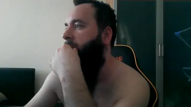 LondonMan1988 online show from February 20, 10:39 am