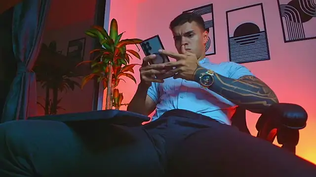 ALPHA DOMINUS  online show from April 9, 3:15 am