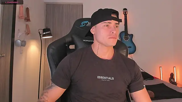 connorsmiith online show from July 24, 12:01 pm