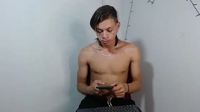 Snapshot of masterbrave420 chatting on September 15, 10:44 pm masterbrave420 online show from September 15, 10:44 pm