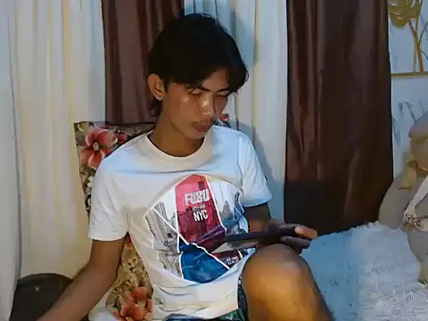 Skinnyguy03 online show from December 21, 9:50 am