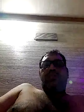 Hot-boy077 online show from April 13, 1:39 am