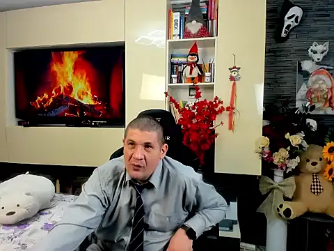 SpartacusDaddy48 online show from February 27, 11:15 pm