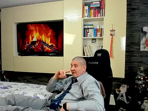 SpartacusDaddy48 online show from February 18, 6:27 pm