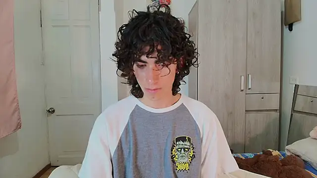 Nude Boy18 online show from March 13, 4:09 am