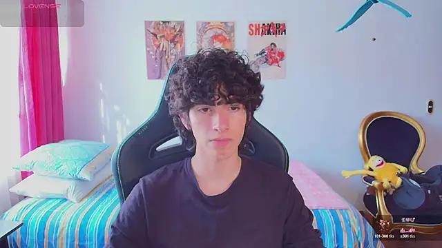 Nude Boy18 online show from July 27, 9:33 pm