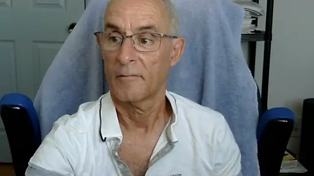 funone1999 online show from October 27, 8:33 pm