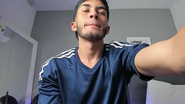 Tylerffoxx online show from March 11, 9:33 pm