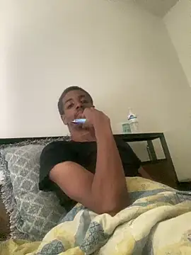 huhgtr online show from April 7, 10:10 pm