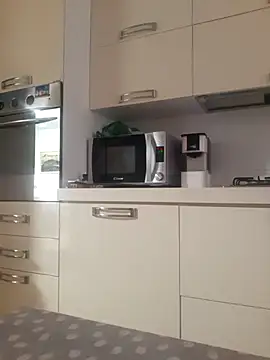 singolo discreto online show from April 10, 5:36 am