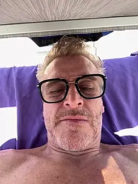 Axl hot online show from May 26, 4:03 pm