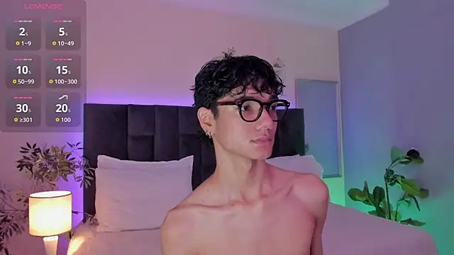 Phillicious   online show from November 30, 12:35 am