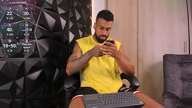 Snapshot of OstinDaniels chatting on October 7, 10:36 pm OstinDaniels online show from October 7, 10:36 pm