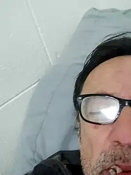 Snapshot of Txacas chatting on November 1, 3:21 am Txacas online show from November 1, 3:21 am