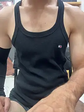 coupleyug online show from April 20, 6:10 pm