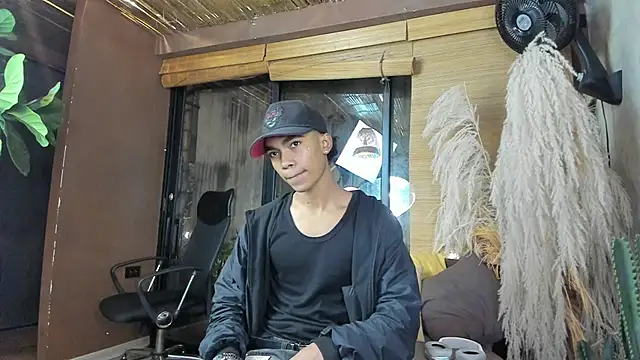 AlanCutee online show from November 28, 11:45 am