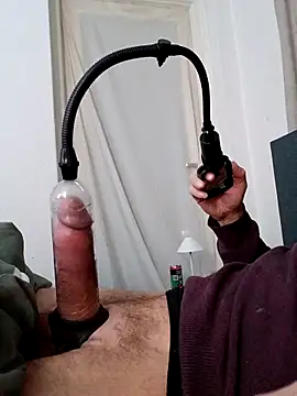 Snapshot of handsome8inchh chatting on October 7, 12:26 am handsome8inchh online show from October 7, 12:26 am