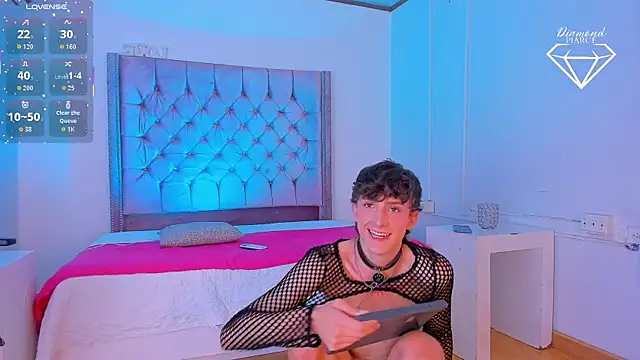 Diamond Piarce online show from December 4, 3:57 am