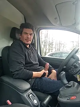 twitshe online show from February 18, 3:31 pm