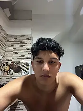 Leo Savage  online show from April 4, 4:20 am