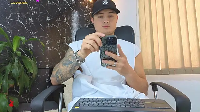 Alexander ferre online show from March 9, 1:16 pm