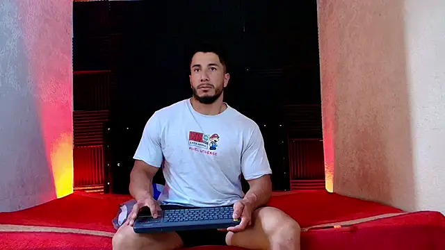 ZaneMaveric online show from August 1, 4:39 pm