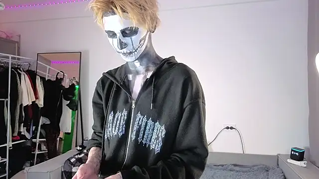 Your avatar online show from October 31, 10:46 pm