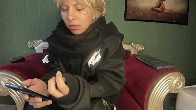 OliIverr22 online show from November 20, 12:15 pm