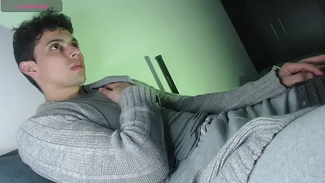 yourfavoriteboy   online show from October 7, 11:09 pm