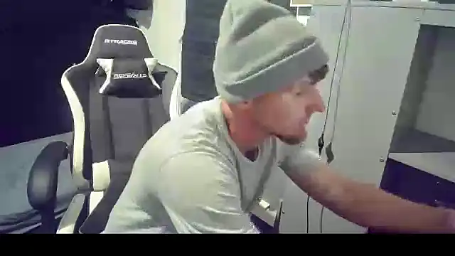 Robbin Bnks online show from October 15, 5:26 am