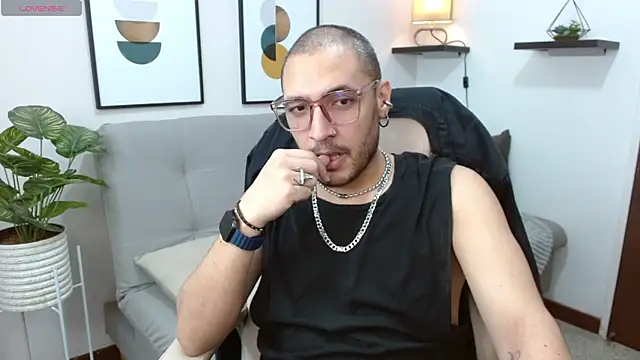   Damian    online show from October 22, 12:58 am