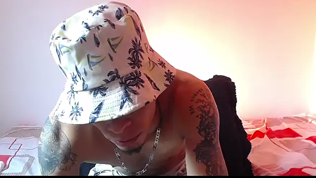 Daniel laverde online show from November 4, 8:43 pm