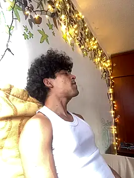 Oliver 11Ed online show from December 13, 9:32 pm