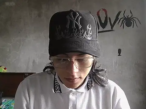 dirty model online show from April 15, 10:43 pm