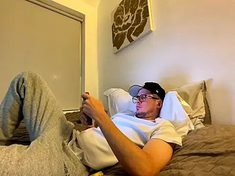 Snapshot of shyandchilling chatting on September 23, 7:35 pm shyandchilling online show from September 23, 7:35 pm
