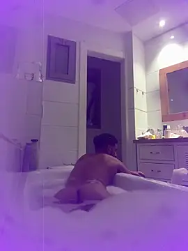 husbandandwifetobe online show from October 22, 8:00 pm