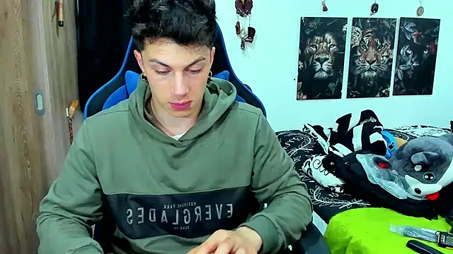 javiersexymann online show from December 10, 3:19 am