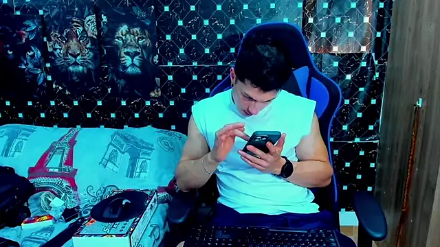 javiersexymann online show from December 19, 7:33 pm