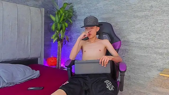 ArthurCox online show from November 2, 7:51 pm