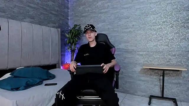 ArthurCox online show from November 5, 5:37 pm