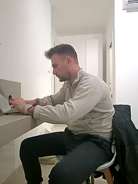 mrlyuis online show from December 15, 5:21 pm