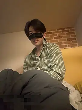 honeybottle online show from January 18, 1:18 am