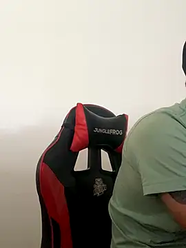 Snapshot of cristopher_wallacee chatting on October 13, 8:15 pm cristopher wallacee online show from October 13, 8:15 pm