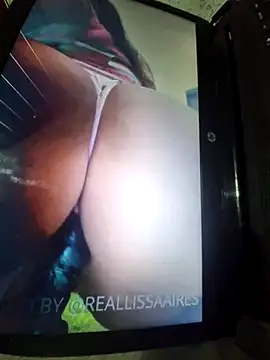 Snapshot of CVictorL10 chatting on October 9, 4:17 am CVictorL10 online show from October 9, 4:17 am