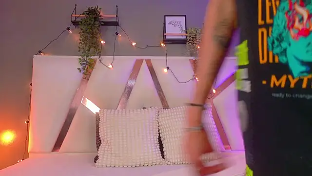 BenjiFiore  online show from October 24, 8:21 pm