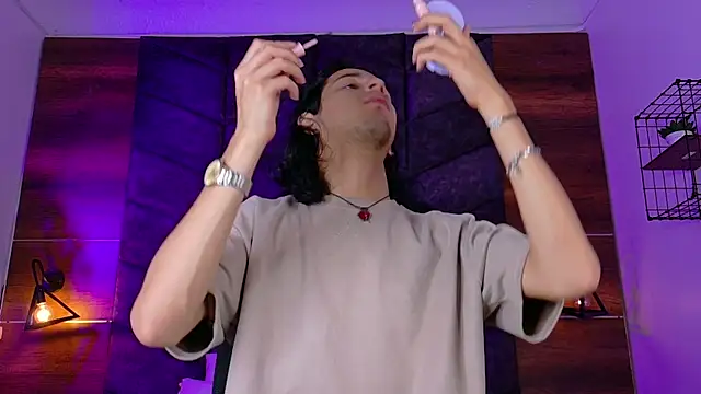 BenjiFiore  online show from October 30, 7:48 pm