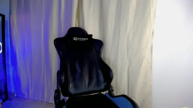 dilan hott  online show from October 23, 9:40 pm