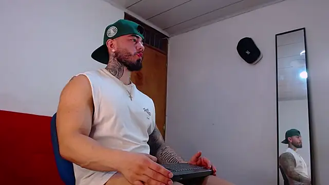 tommyblessd1 online show from May 21, 1:26 pm
