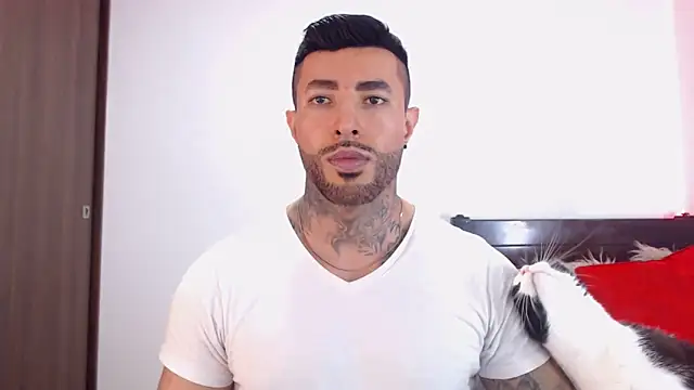 andrea de lucaa online show from March 4, 2:51 am